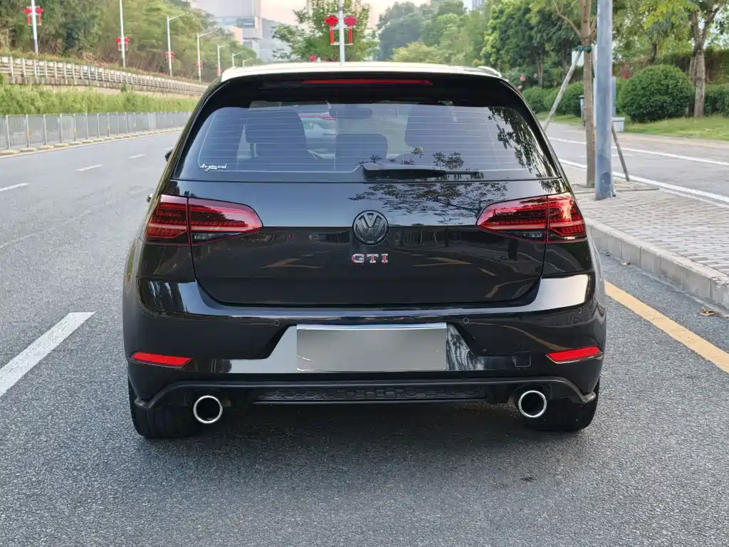 Volkswagen Golf GTI — фото 5