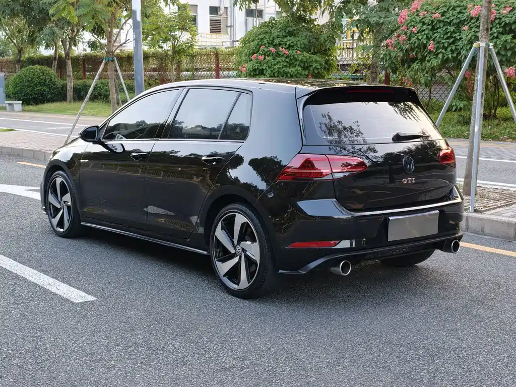 Volkswagen Golf GTI — фото 6