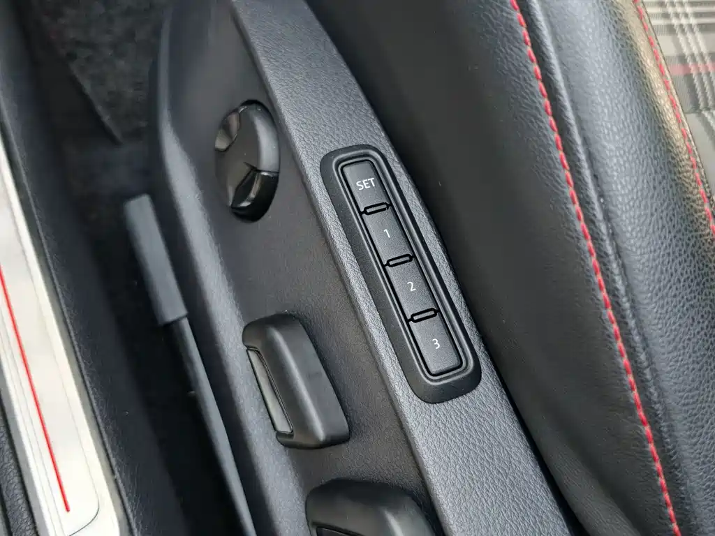 Volkswagen Golf GTI — фото 9