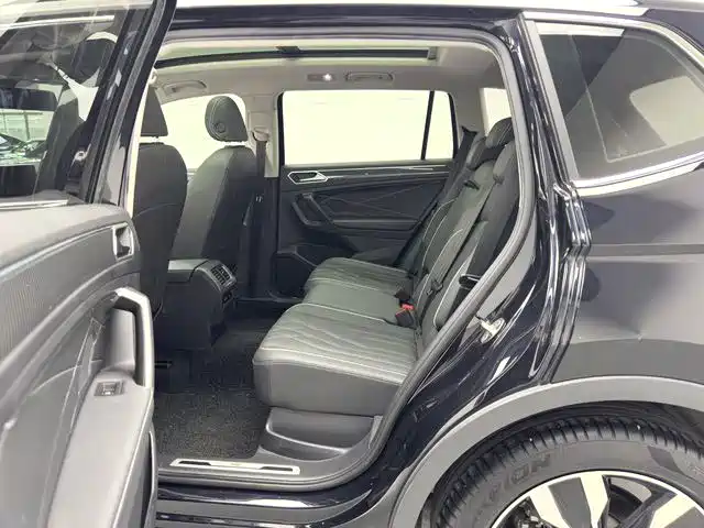 Volkswagen Tiguan L — фото 6