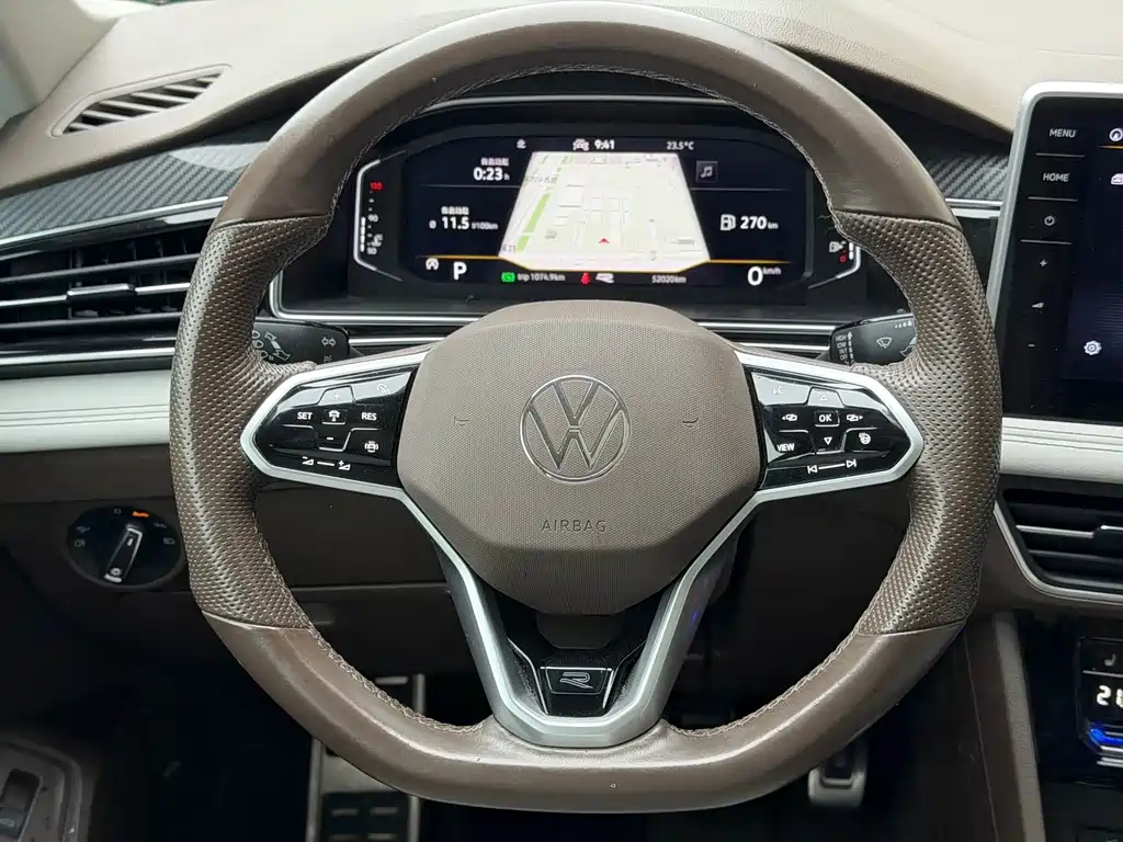 Volkswagen Tiguan L — фото 8
