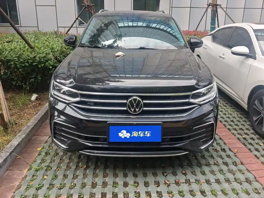 Volkswagen Tiguan L — фото 2