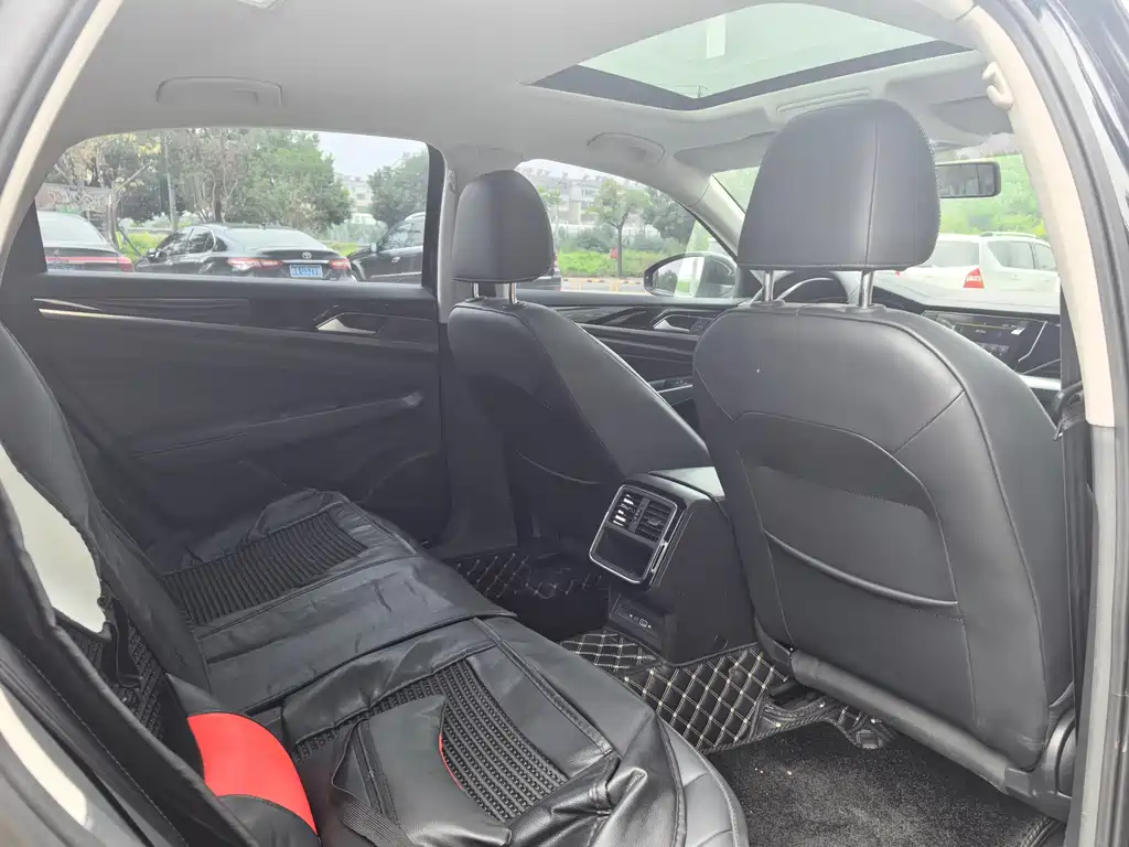 Volkswagen Passat — фото 10