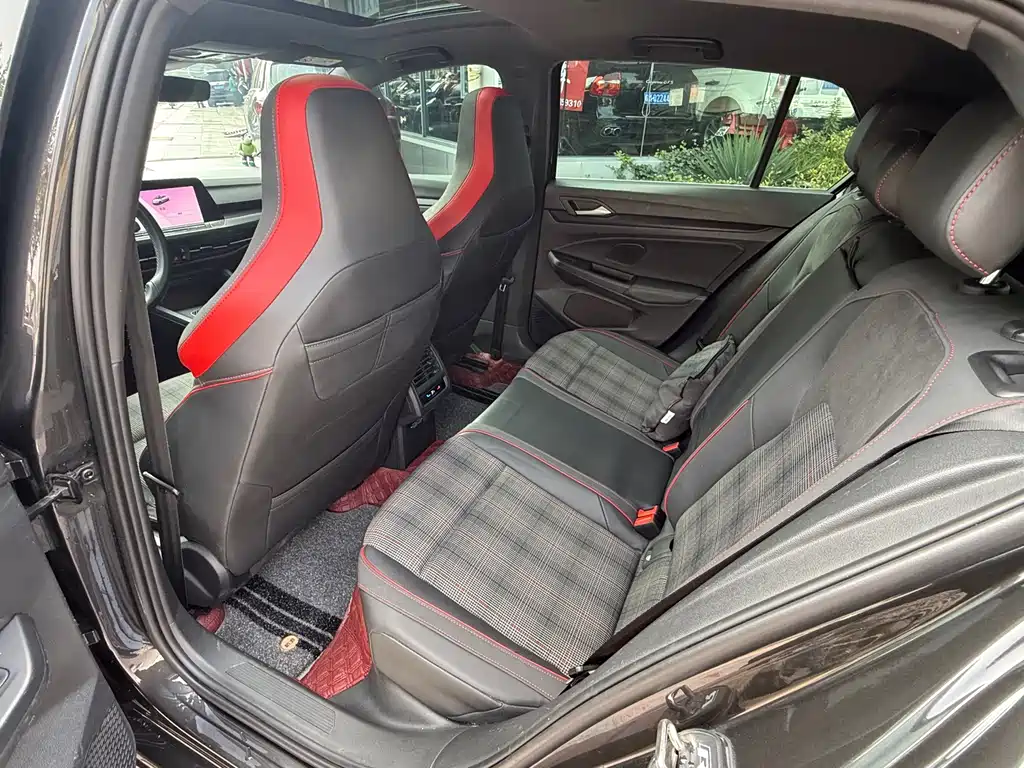 Volkswagen Golf GTI — фото 3