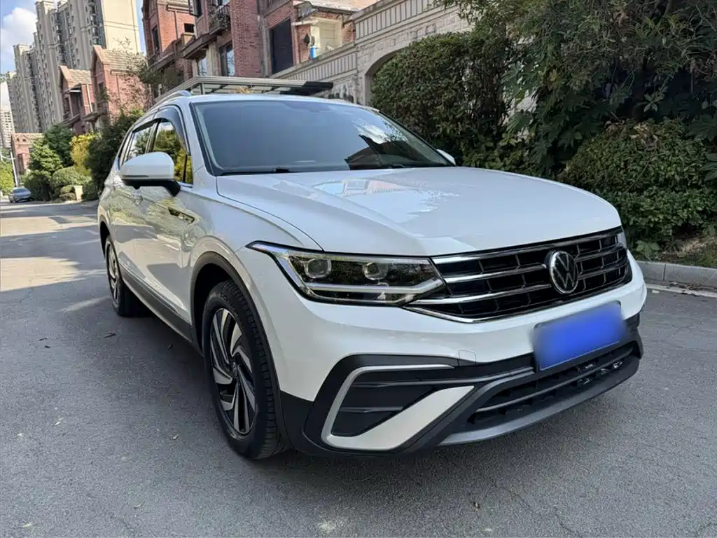 Volkswagen Tiguan L — фото 3