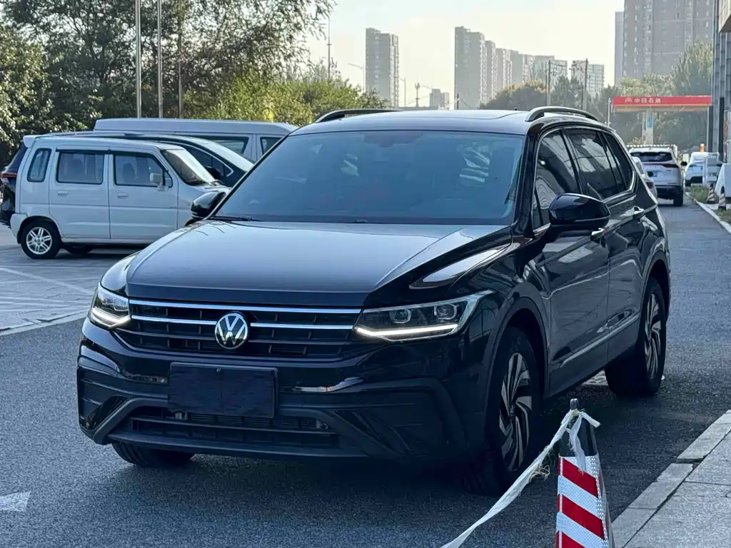 Volkswagen Tiguan L — фото 3