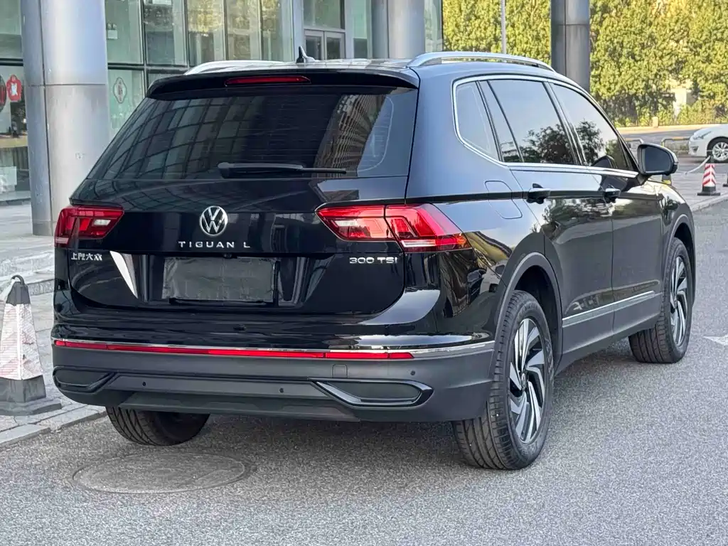Volkswagen Tiguan L — фото 4