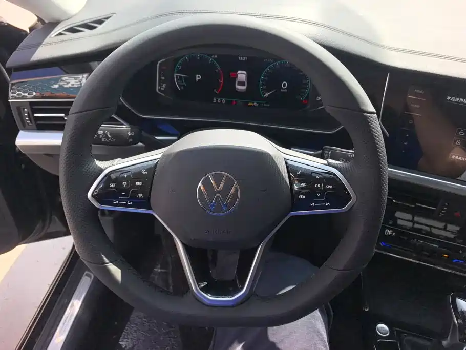 Volkswagen Passat — фото 15