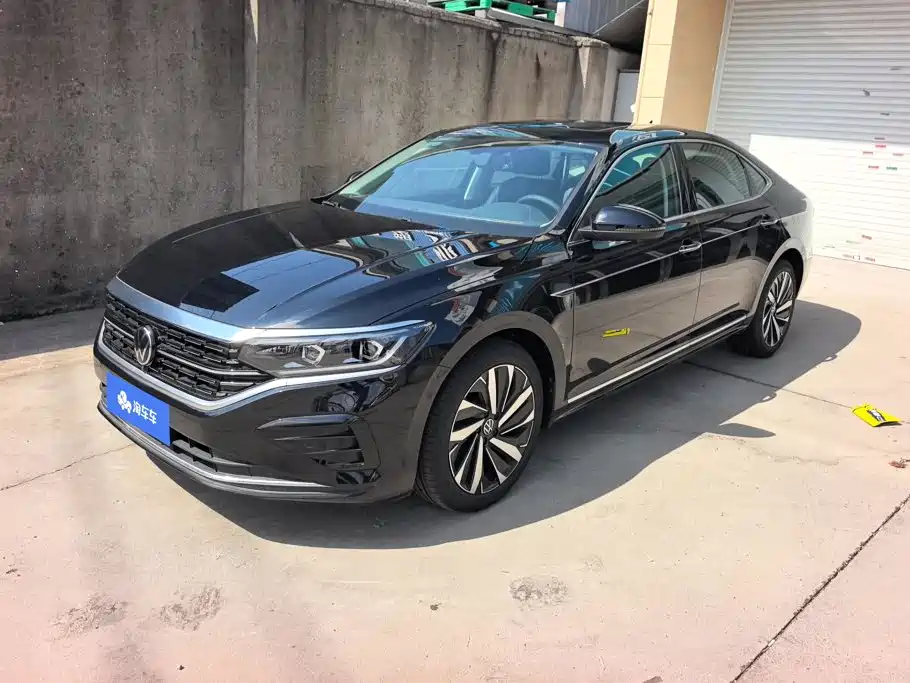 Volkswagen Passat — фото 1