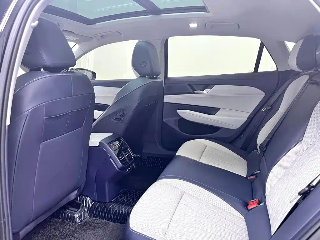 Volkswagen Passat — фото 7