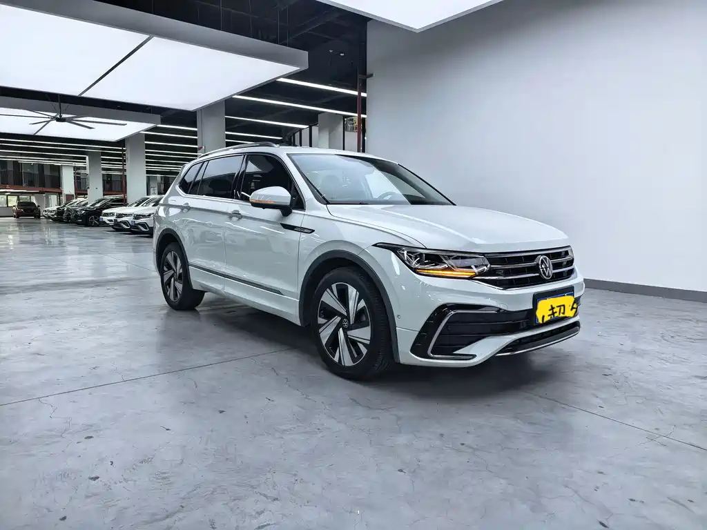 Volkswagen Tiguan L — фото 3