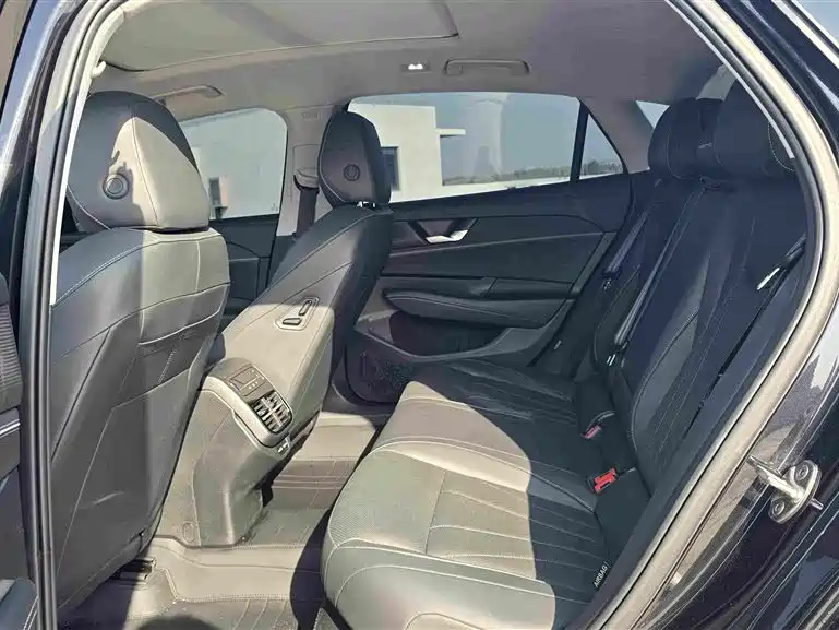 Volkswagen Passat — фото 6