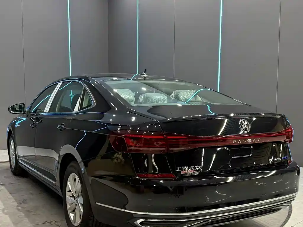 Volkswagen Passat PHEV — фото 6