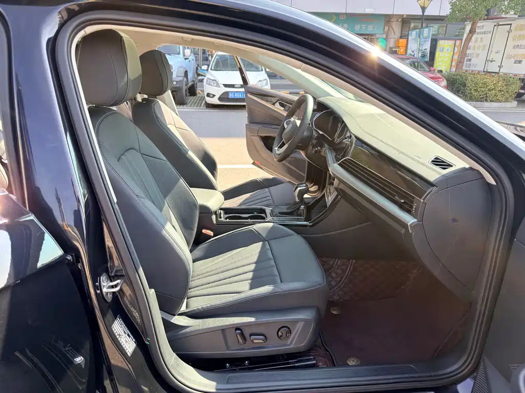Volkswagen Passat — фото 9