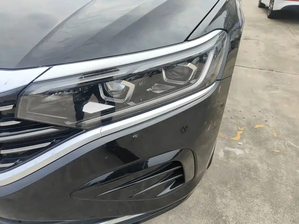 Volkswagen Passat — фото 23