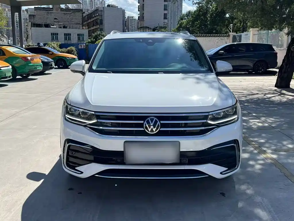 Volkswagen Tiguan L — фото 2