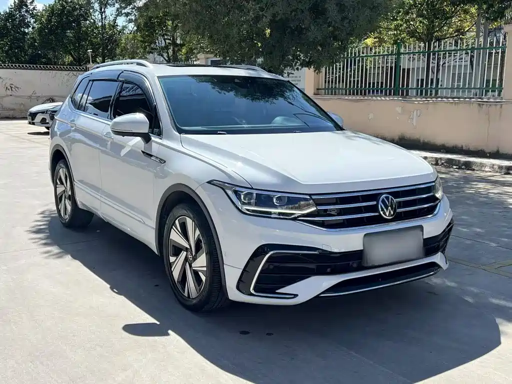 Volkswagen Tiguan L — фото 3