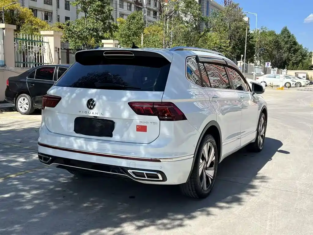 Volkswagen Tiguan L — фото 6