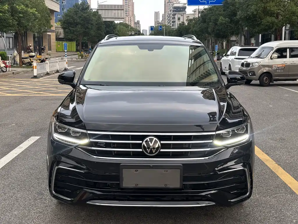 Volkswagen Tiguan L — фото 2