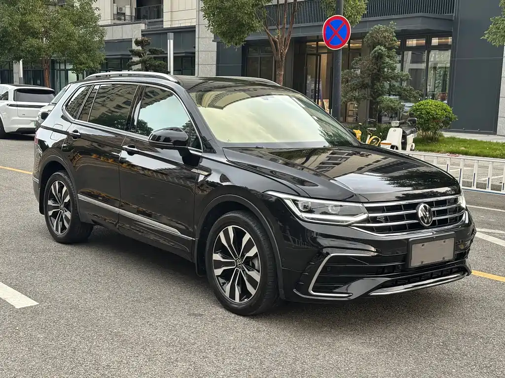 Volkswagen Tiguan L — фото 3