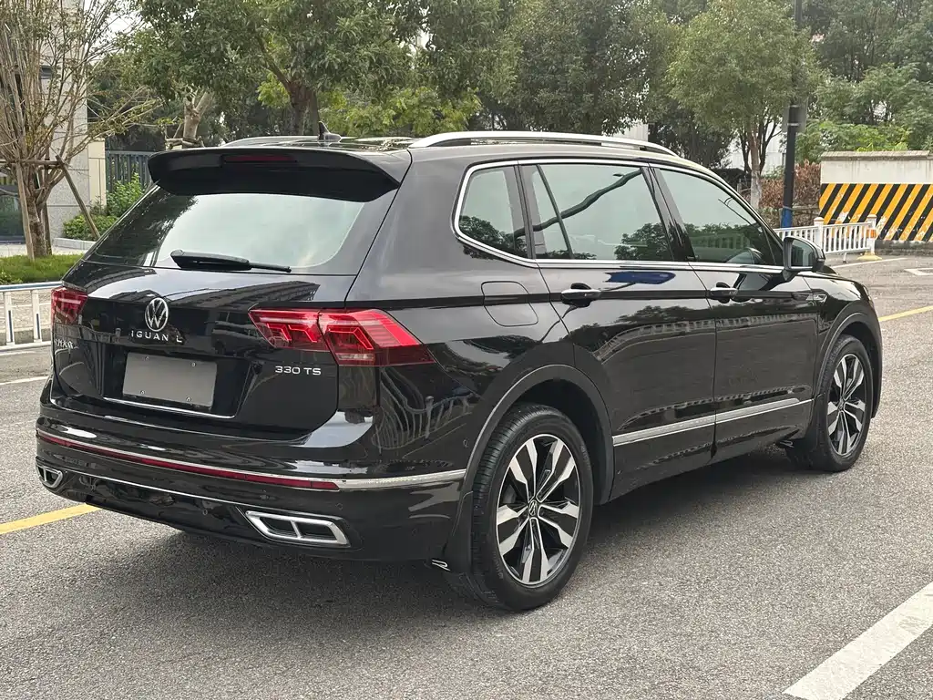 Volkswagen Tiguan L — фото 9
