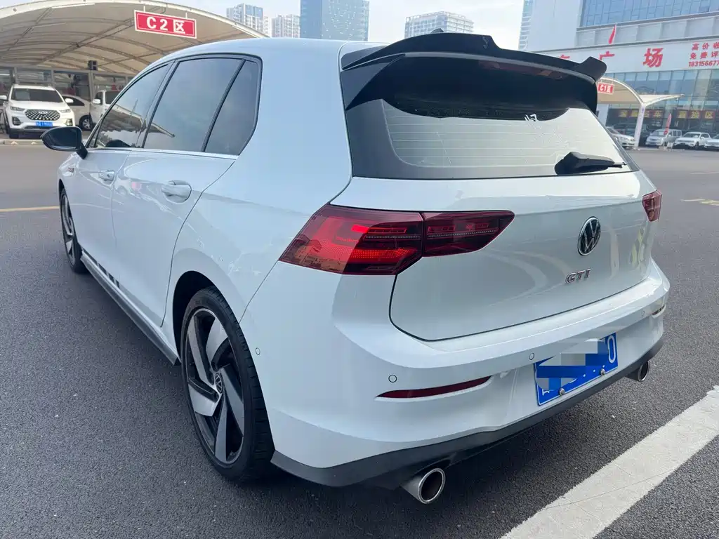 Volkswagen Golf GTI — фото 11