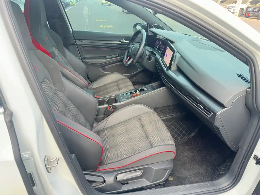 Volkswagen Golf GTI — фото 9