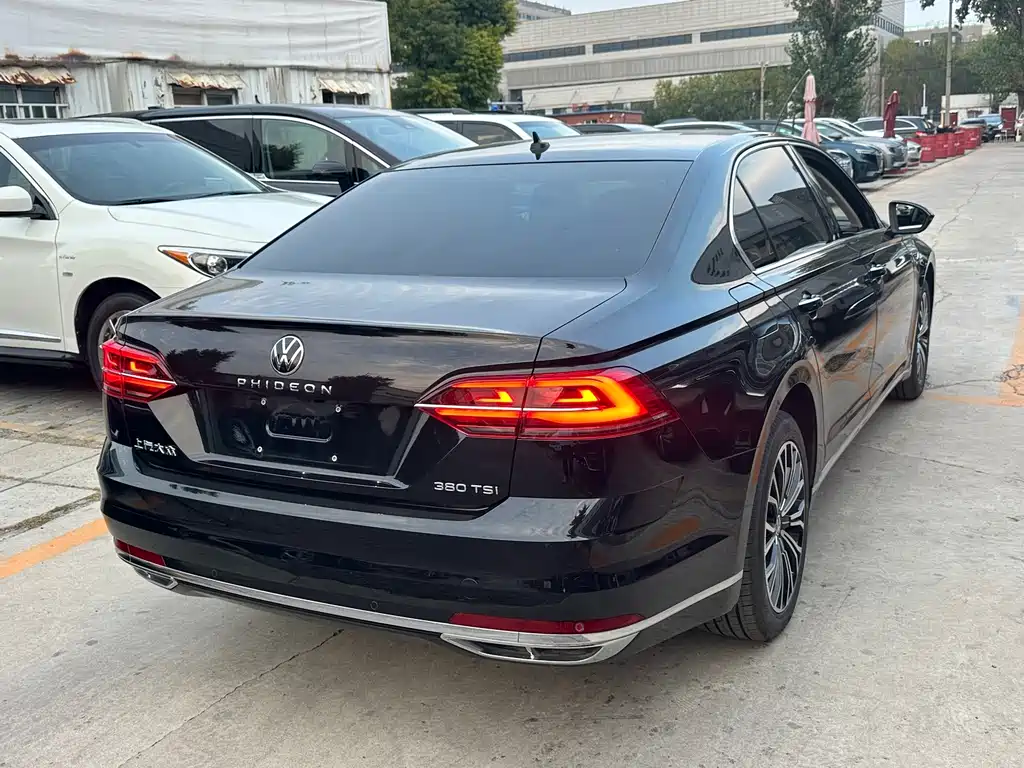 Volkswagen Phideon — фото 6