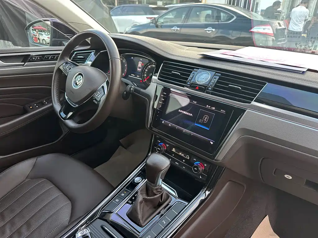 Volkswagen Phideon — фото 10