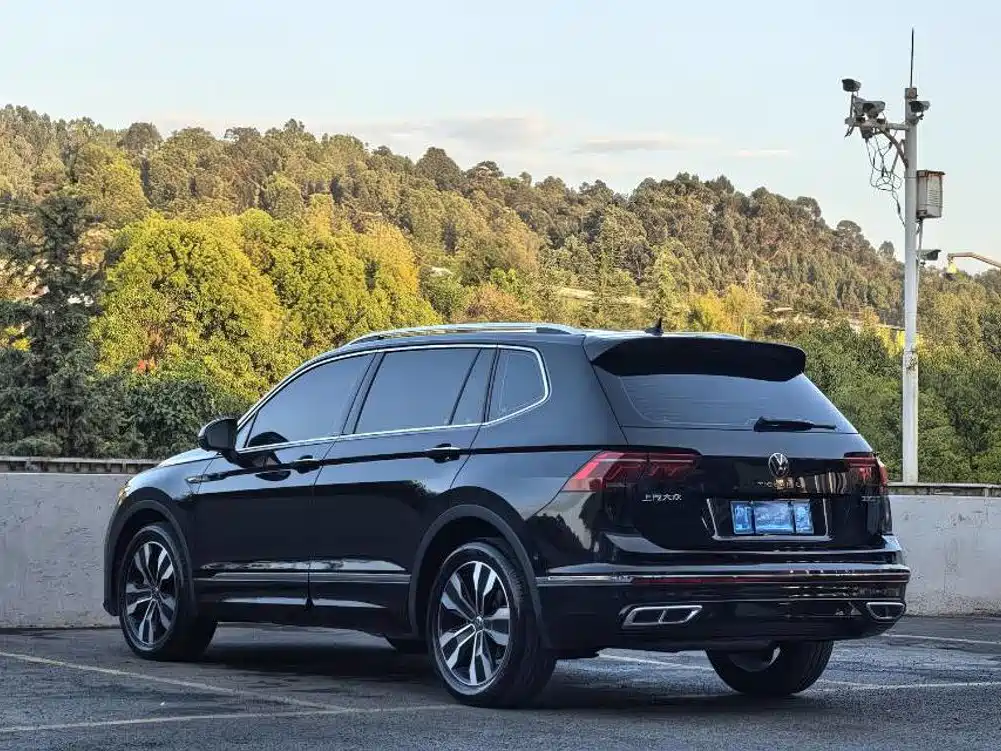 Volkswagen Tiguan L — фото 9