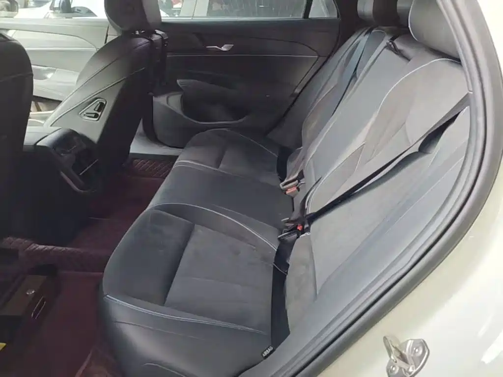 Volkswagen Passat — фото 8