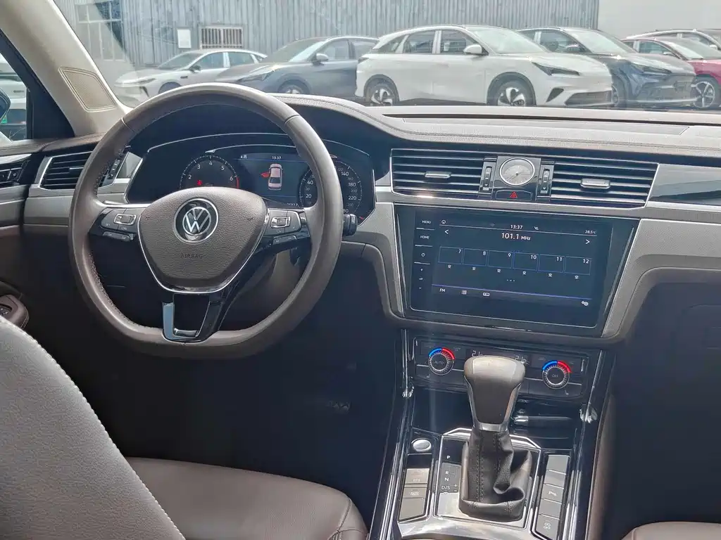 Volkswagen Phideon — фото 8