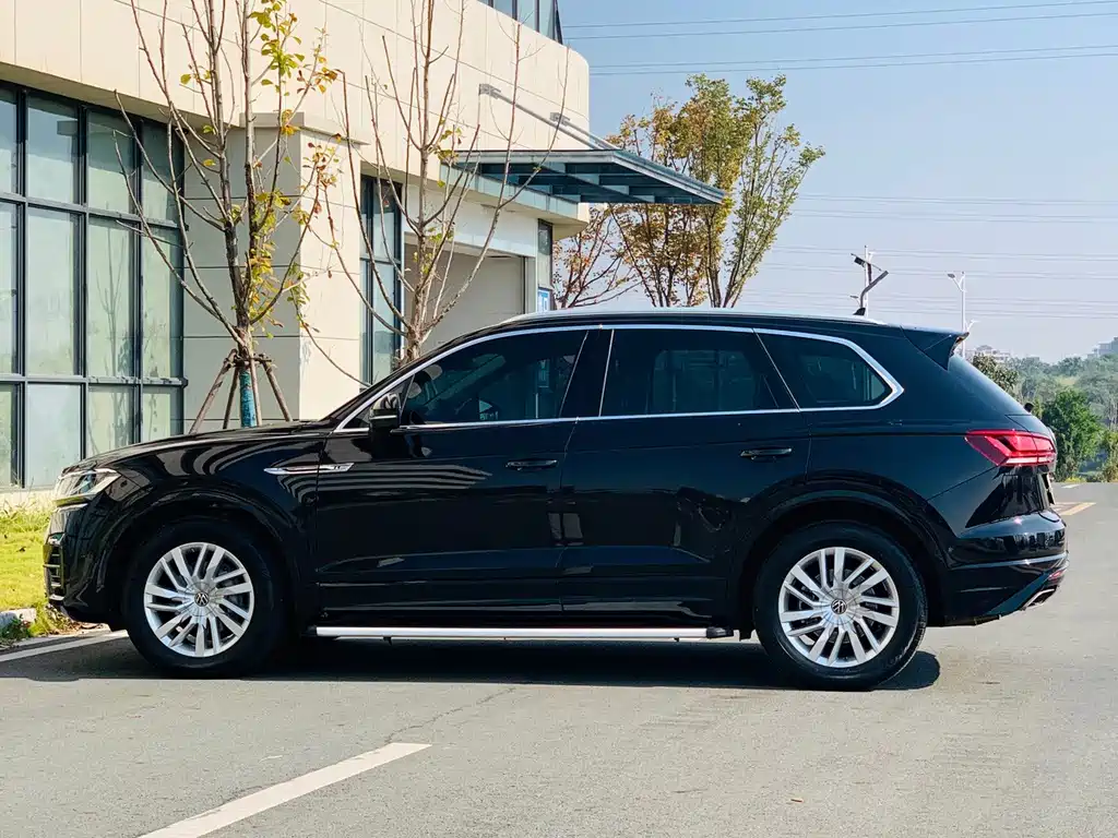 Volkswagen Touareg — фото 7