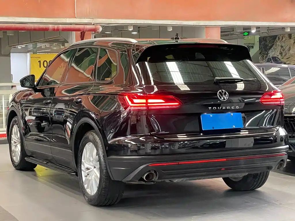 Volkswagen Touareg — фото 19