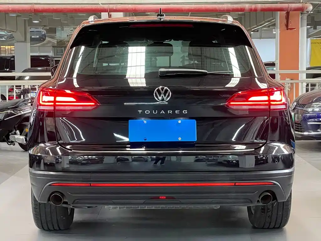 Volkswagen Touareg — фото 20
