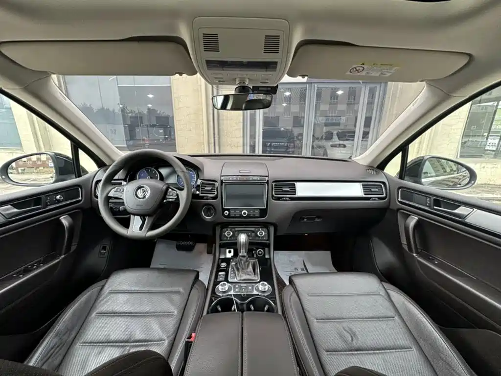 Volkswagen Touareg — фото 10