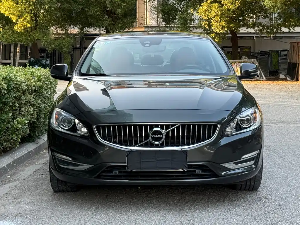 Volvo S60 — фото 2