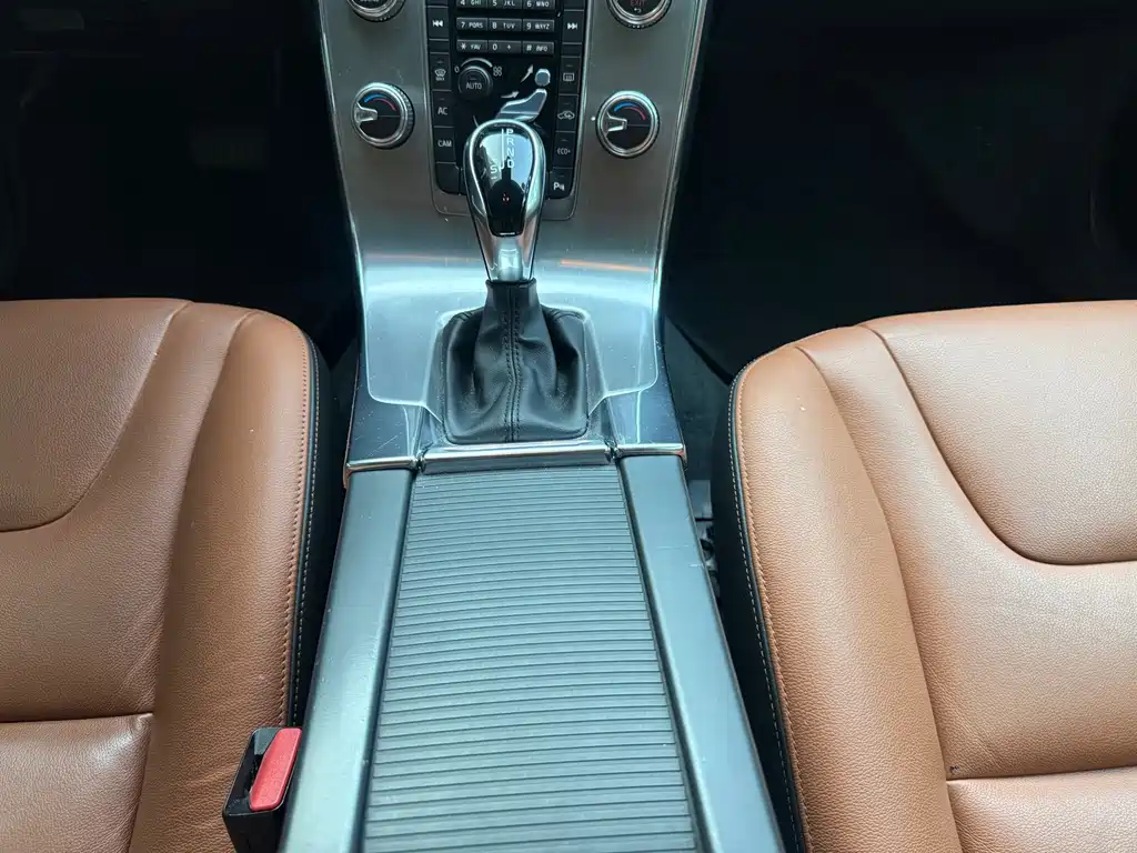 Volvo S60 — фото 14