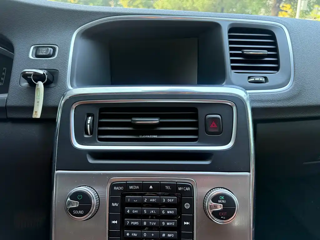 Volvo S60 — фото 15