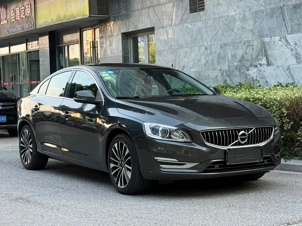Volvo S60 — фото 3