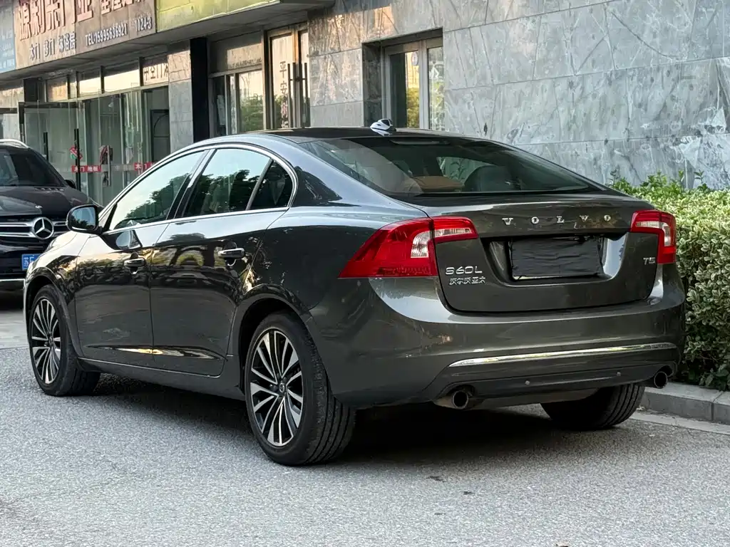 Volvo S60 — фото 6