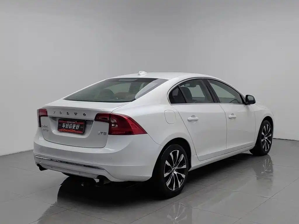 Volvo S60 — фото 2