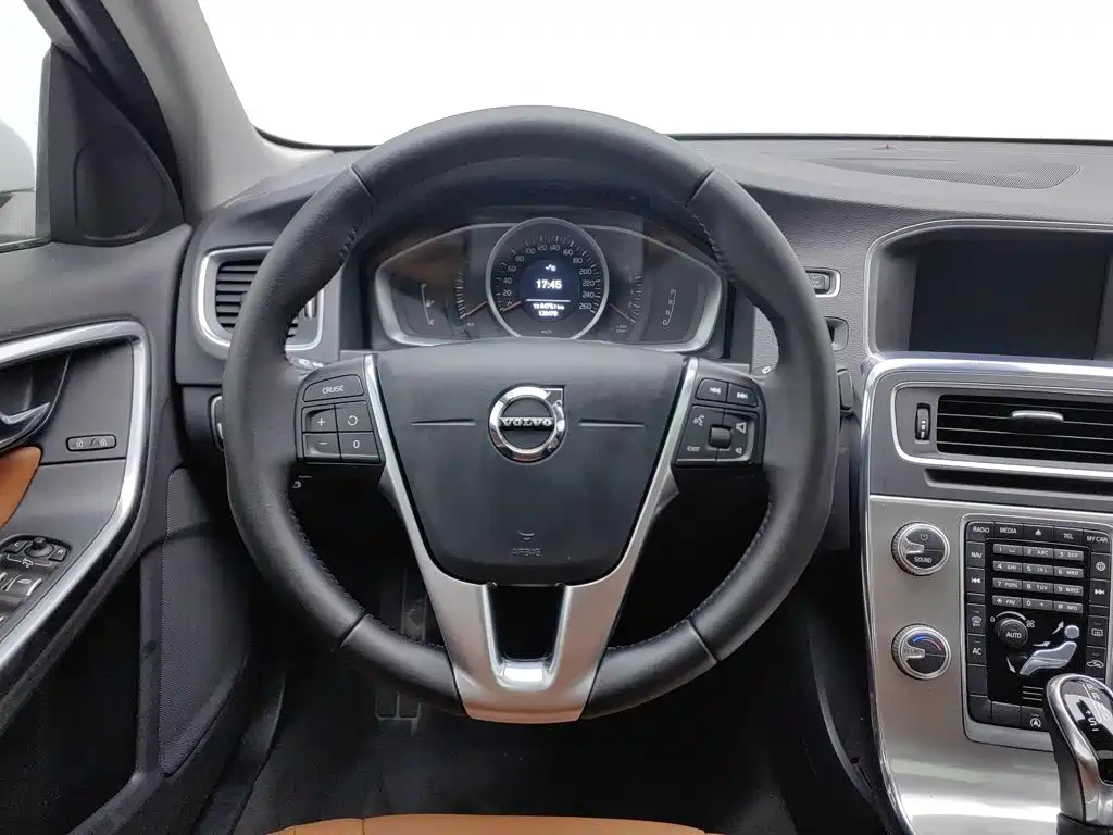 Volvo S60 — фото 11