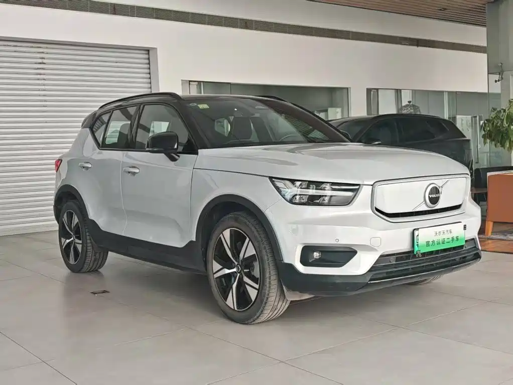 Volvo XC40 NEV — фото 3