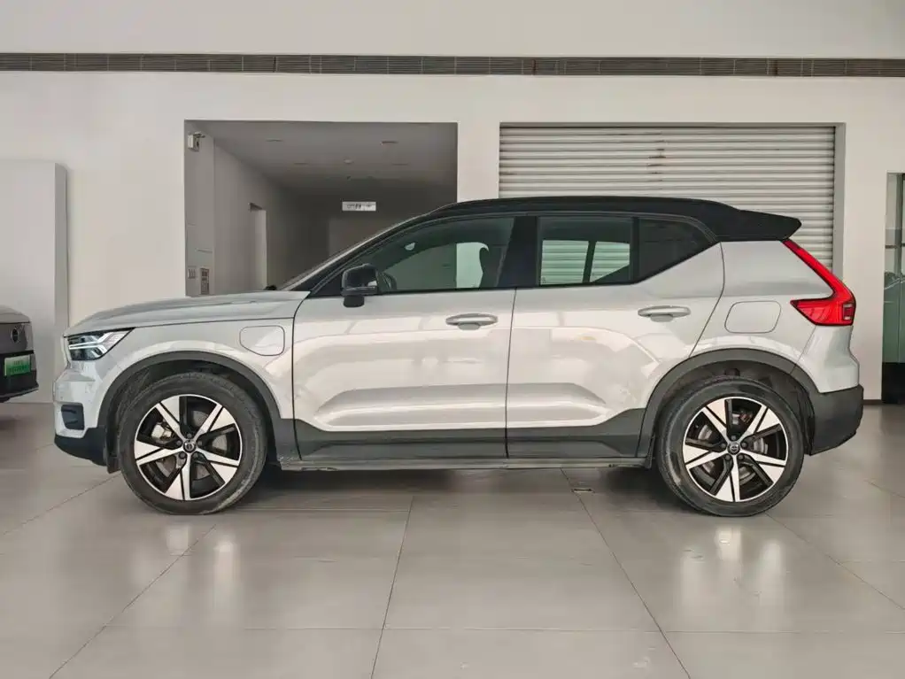 Volvo XC40 NEV — фото 5