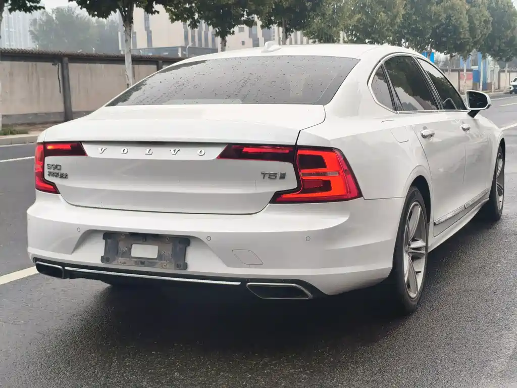Volvo S90 — фото 13