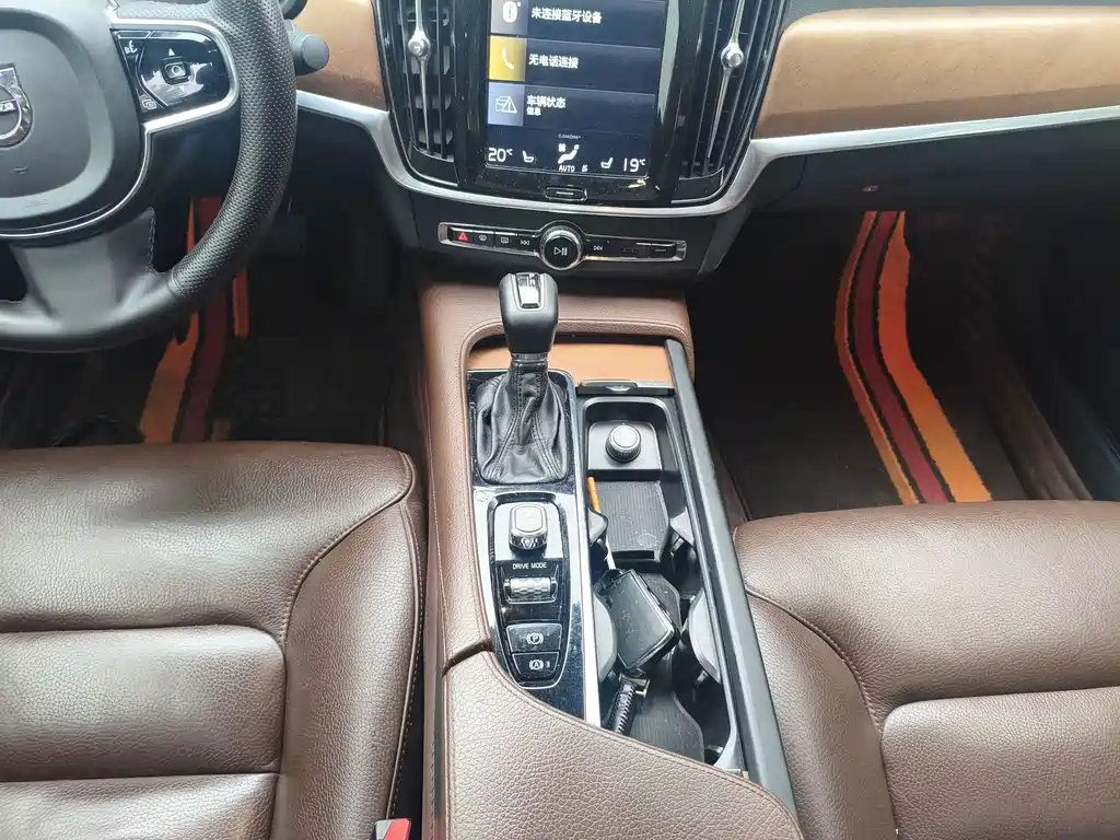 Volvo S90 — фото 17