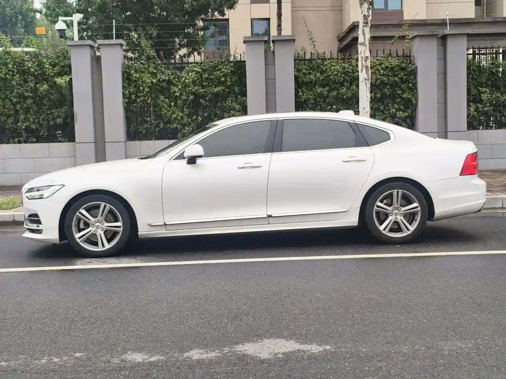 Volvo S90 — фото 4