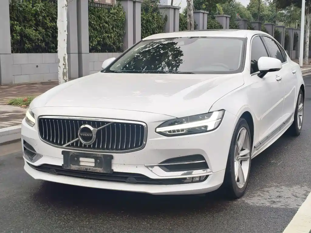 Volvo S90 — фото 1