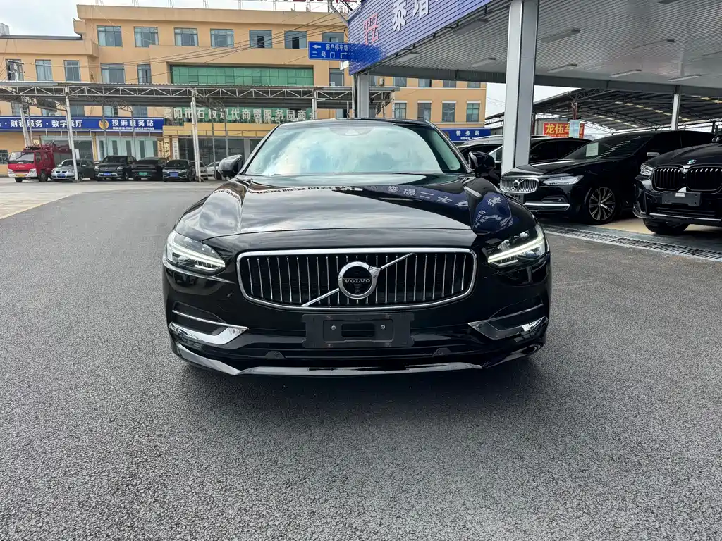 Volvo S90 — фото 1